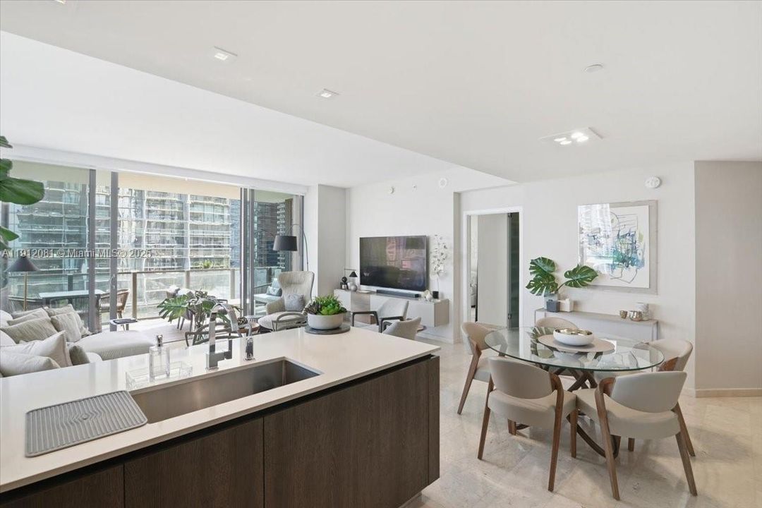 Active With Contract: $1,150,000 (2 beds, 2 baths, 1264 Square Feet)