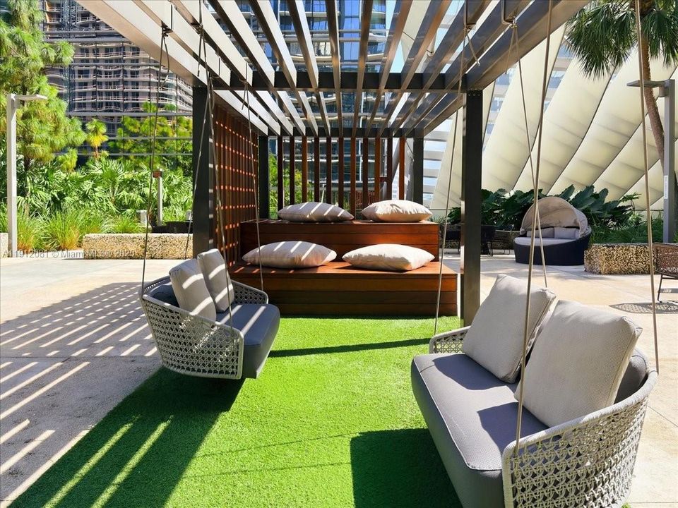 Active With Contract: $1,150,000 (2 beds, 2 baths, 1264 Square Feet)