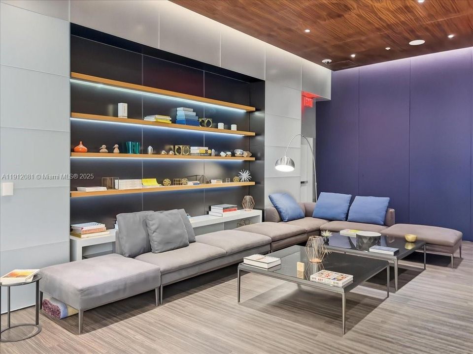 Active With Contract: $1,150,000 (2 beds, 2 baths, 1264 Square Feet)