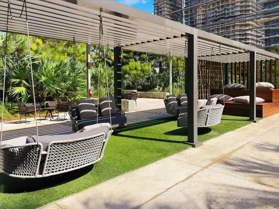 Active With Contract: $1,150,000 (2 beds, 2 baths, 1264 Square Feet)