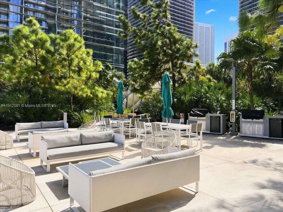 Active With Contract: $1,150,000 (2 beds, 2 baths, 1264 Square Feet)