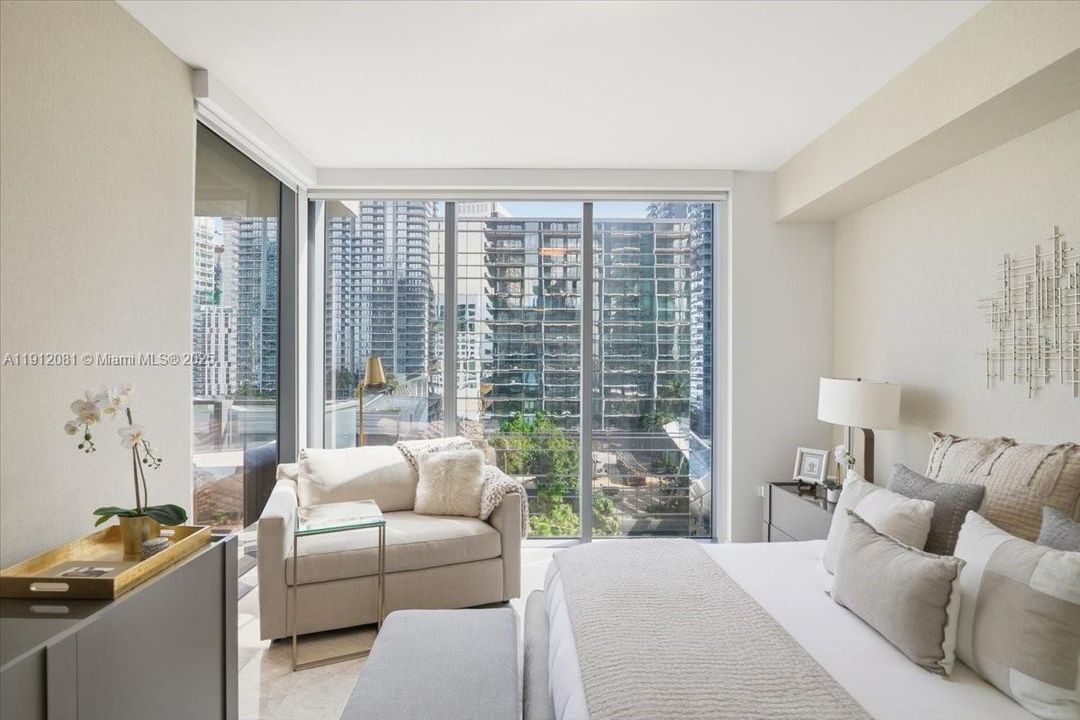 Active With Contract: $1,150,000 (2 beds, 2 baths, 1264 Square Feet)