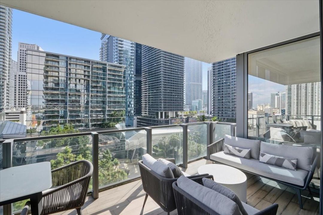 Active With Contract: $1,150,000 (2 beds, 2 baths, 1264 Square Feet)