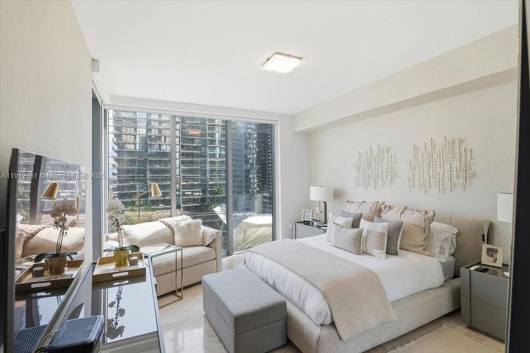 Active With Contract: $1,150,000 (2 beds, 2 baths, 1264 Square Feet)