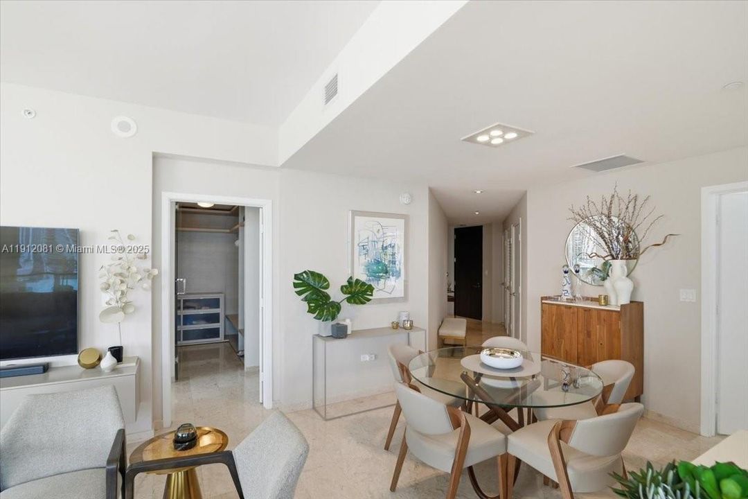 Active With Contract: $1,150,000 (2 beds, 2 baths, 1264 Square Feet)