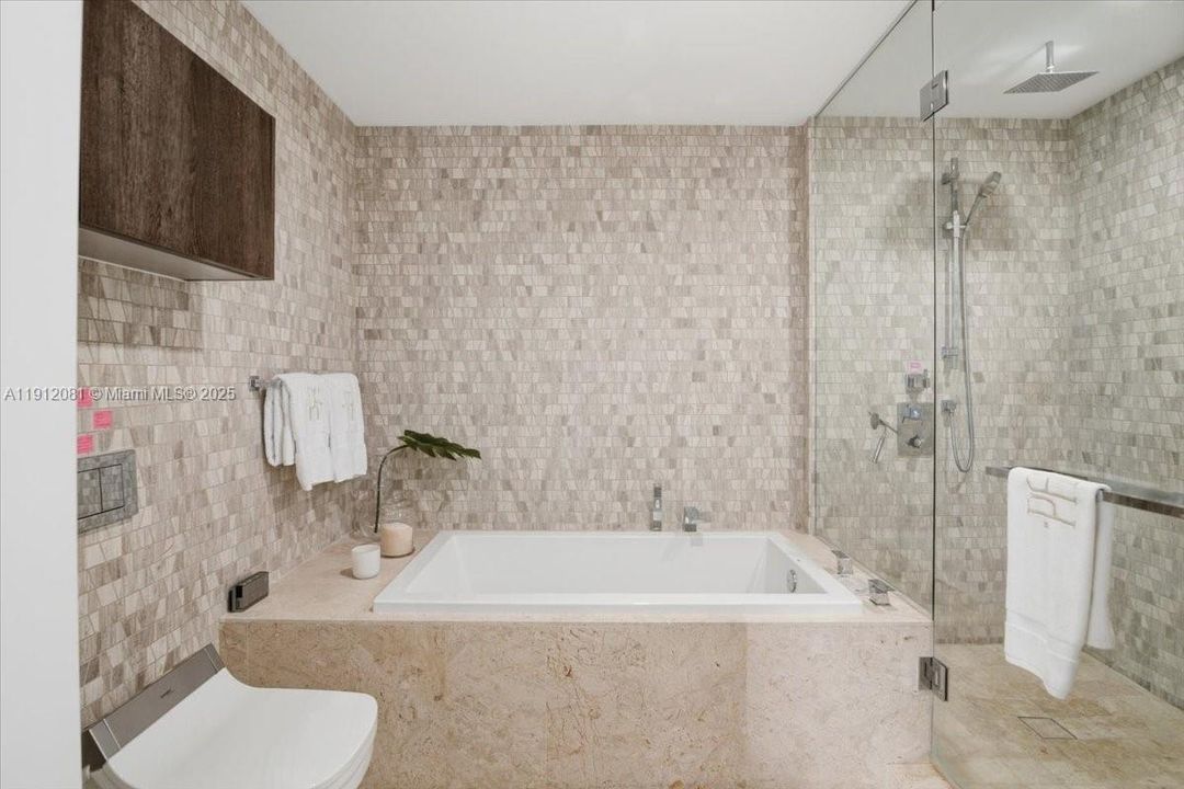 Active With Contract: $1,150,000 (2 beds, 2 baths, 1264 Square Feet)