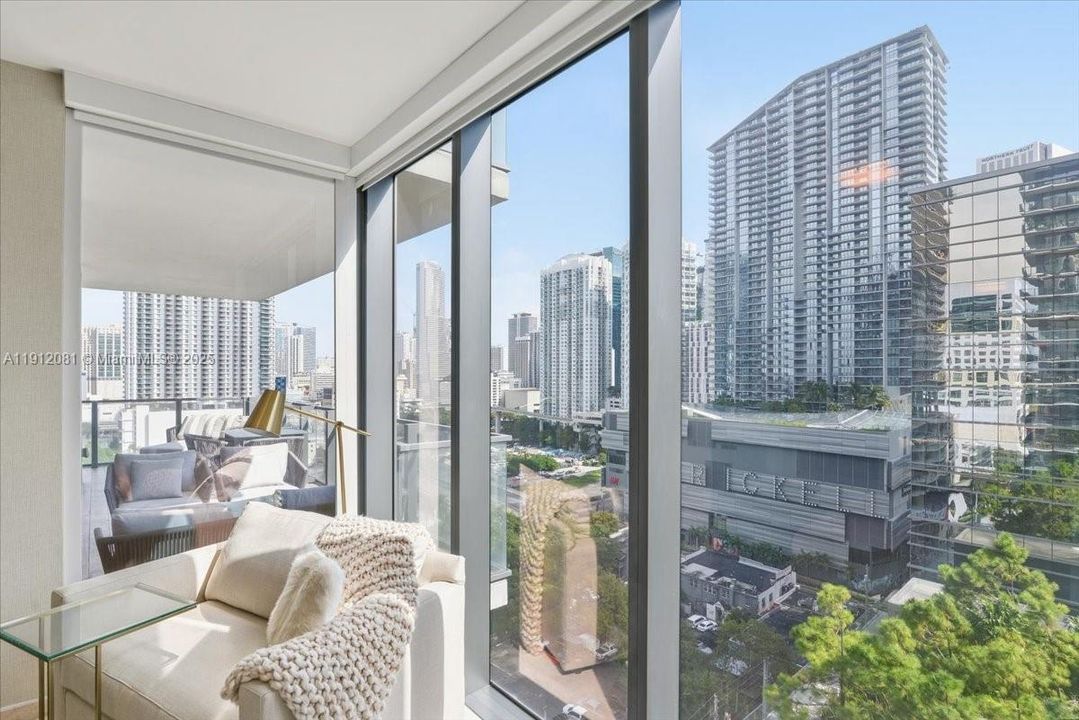 Active With Contract: $1,150,000 (2 beds, 2 baths, 1264 Square Feet)