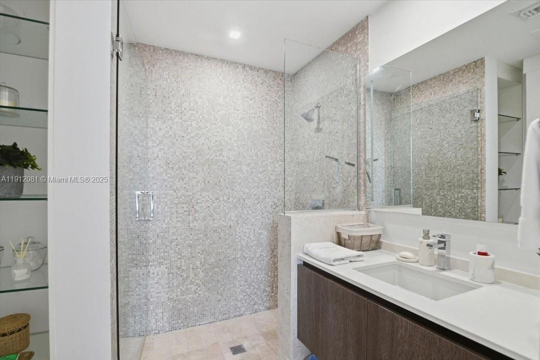 Active With Contract: $1,150,000 (2 beds, 2 baths, 1264 Square Feet)