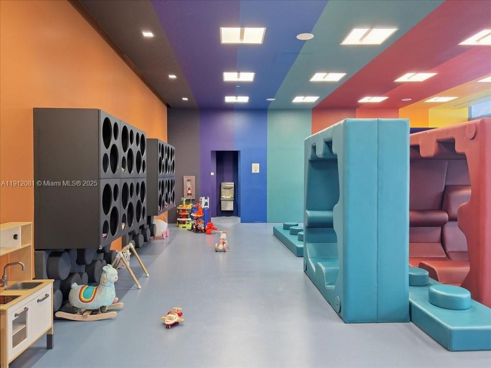 Active With Contract: $1,150,000 (2 beds, 2 baths, 1264 Square Feet)