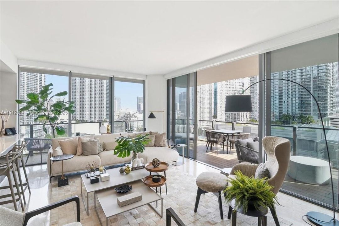 Active With Contract: $1,150,000 (2 beds, 2 baths, 1264 Square Feet)