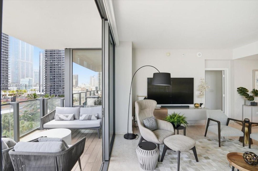 Active With Contract: $1,150,000 (2 beds, 2 baths, 1264 Square Feet)