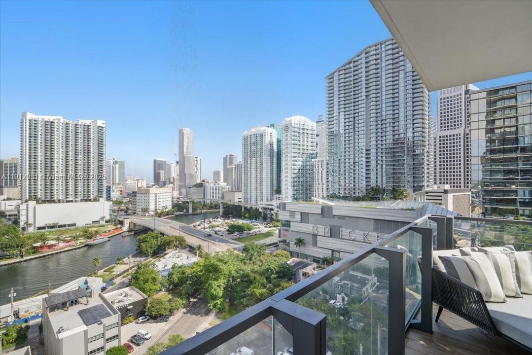 Active With Contract: $1,150,000 (2 beds, 2 baths, 1264 Square Feet)