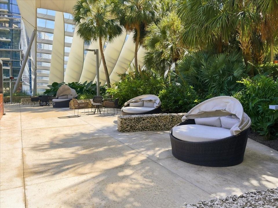 Active With Contract: $1,150,000 (2 beds, 2 baths, 1264 Square Feet)