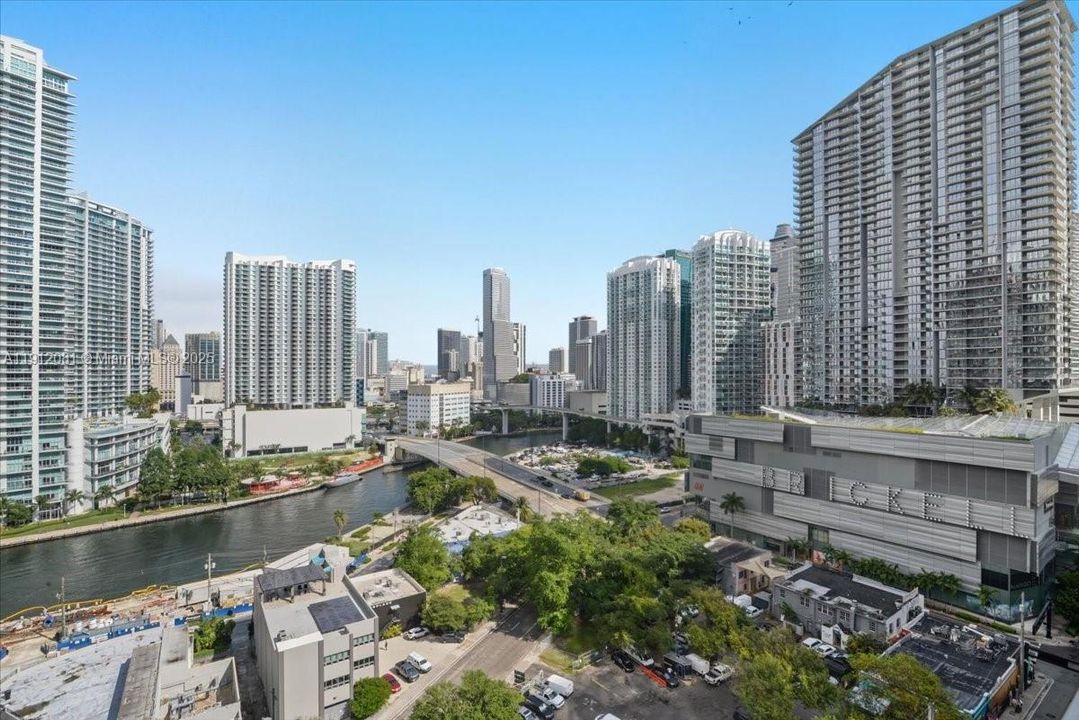 Active With Contract: $1,150,000 (2 beds, 2 baths, 1264 Square Feet)