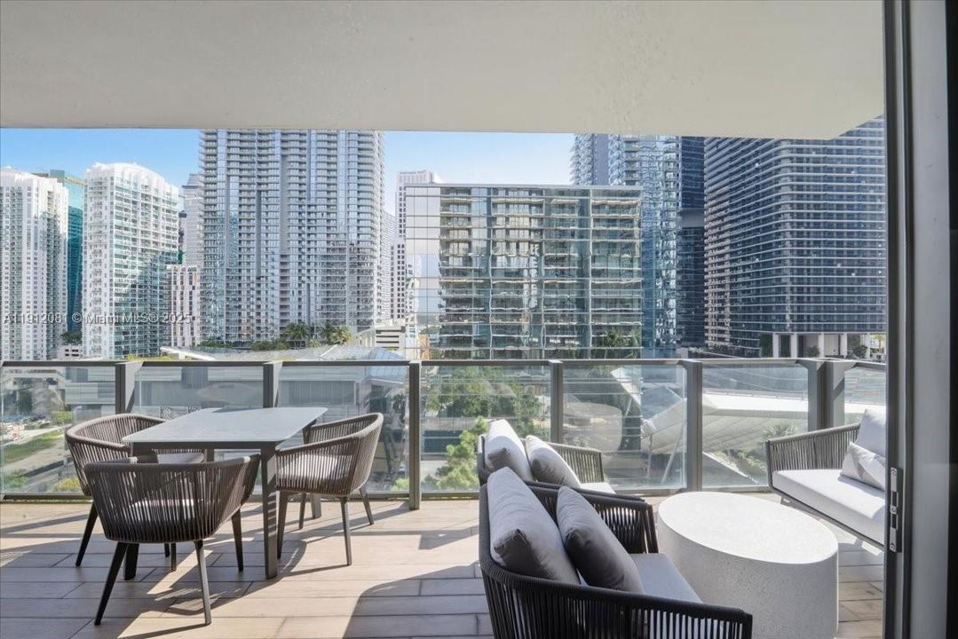 Active With Contract: $1,150,000 (2 beds, 2 baths, 1264 Square Feet)
