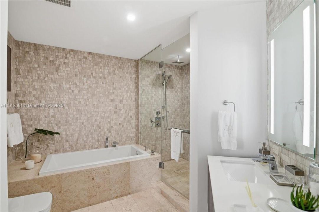 Active With Contract: $1,150,000 (2 beds, 2 baths, 1264 Square Feet)