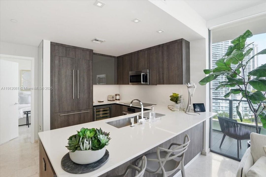 Active With Contract: $1,150,000 (2 beds, 2 baths, 1264 Square Feet)
