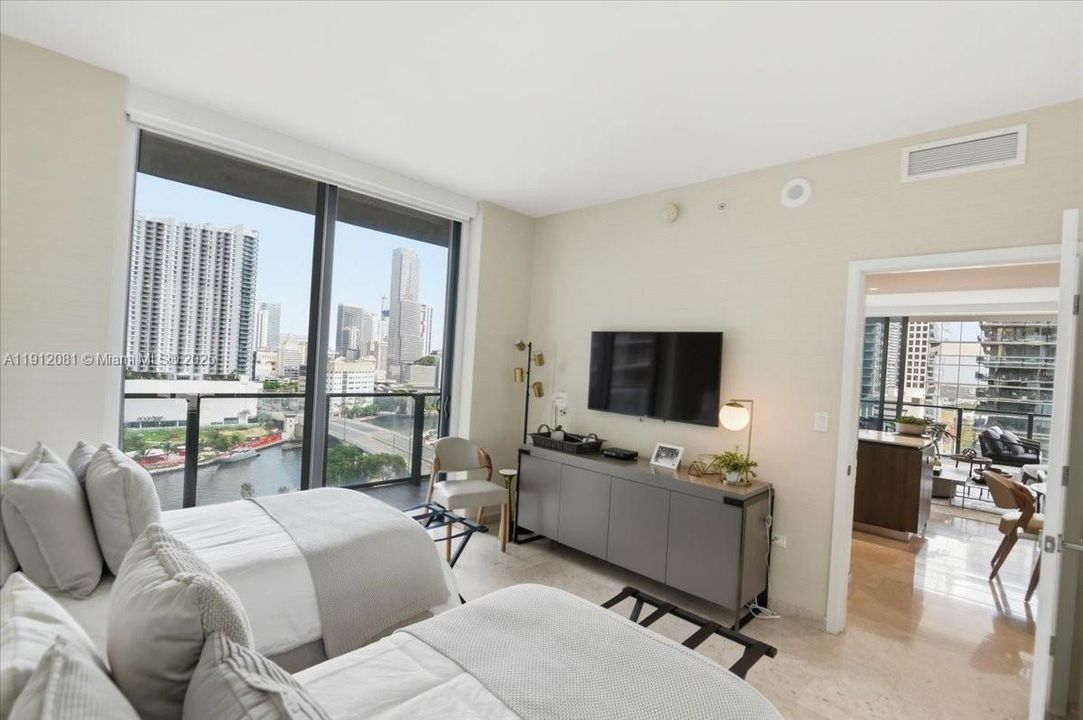 Active With Contract: $1,150,000 (2 beds, 2 baths, 1264 Square Feet)