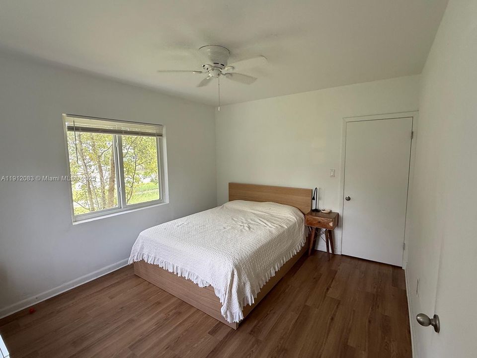 合同活跃: $559,999 (4 贝兹, 3 浴室, 1655 平方英尺)