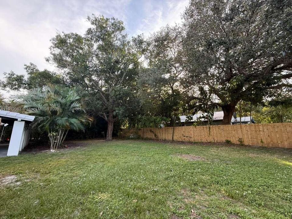 合同活跃: $559,999 (4 贝兹, 3 浴室, 1655 平方英尺)