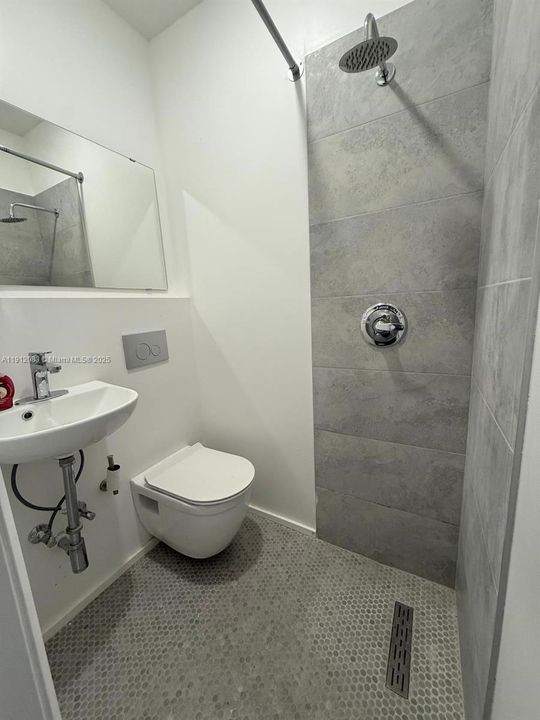 合同活跃: $559,999 (4 贝兹, 3 浴室, 1655 平方英尺)