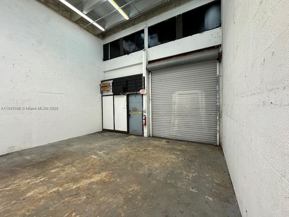 合同活跃: $2,100 (0 贝兹, 0 浴室, 0 平方英尺)