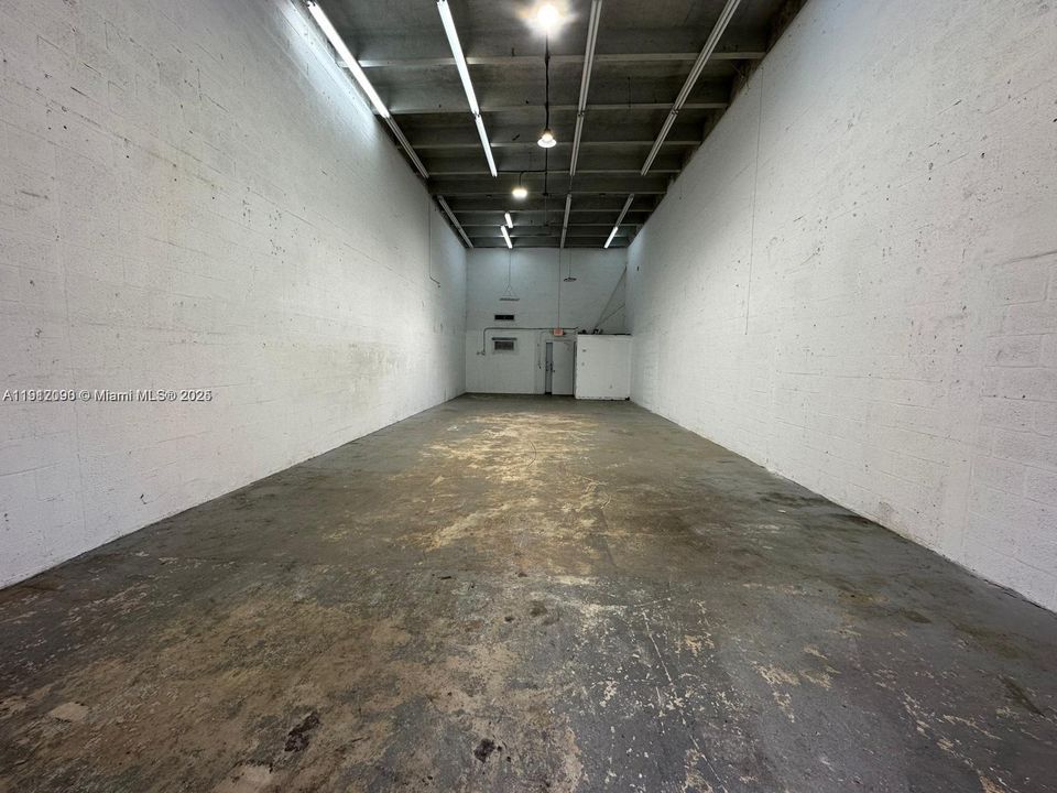 合同活跃: $2,100 (0 贝兹, 0 浴室, 0 平方英尺)