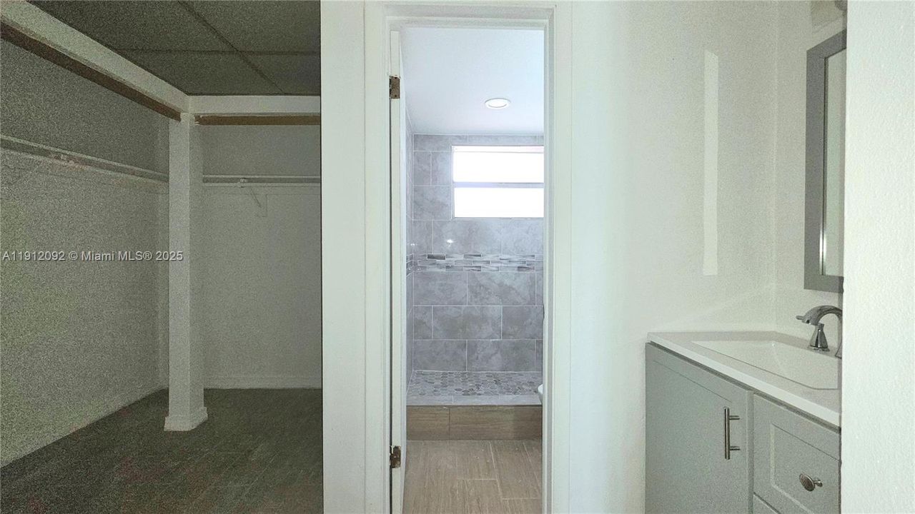 For Sale: $129,900 (1 beds, 1 baths, 850 Square Feet)