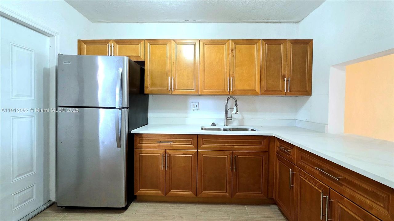 For Sale: $129,900 (1 beds, 1 baths, 850 Square Feet)