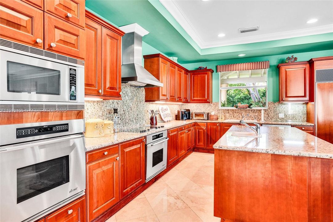 For Sale: $21,950,000 (7 beds, 7 baths, 6497 Square Feet)