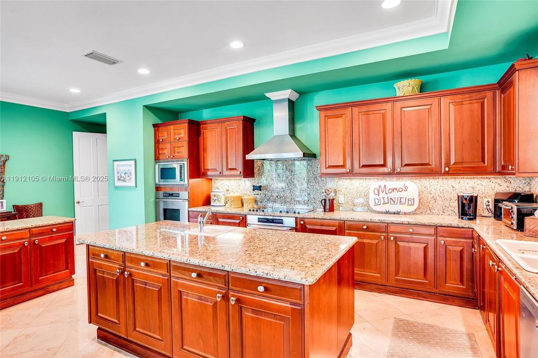 For Sale: $21,950,000 (7 beds, 7 baths, 6497 Square Feet)