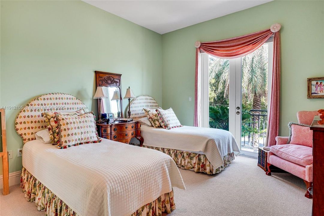 For Sale: $21,950,000 (7 beds, 7 baths, 6497 Square Feet)