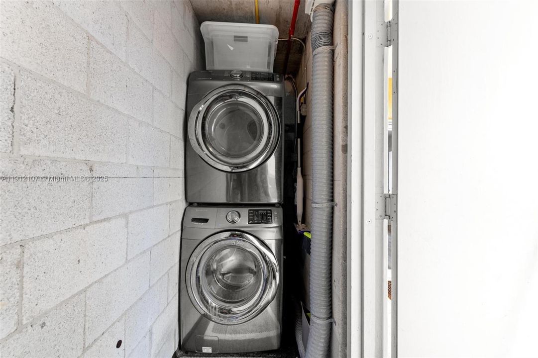 Active With Contract: $8,000 (2 beds, 3 baths, 1660 Square Feet)