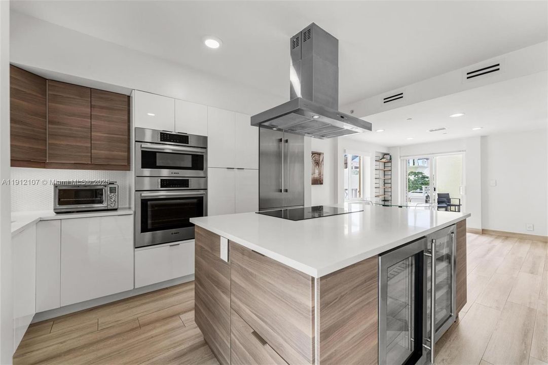 Active With Contract: $8,000 (2 beds, 3 baths, 1660 Square Feet)