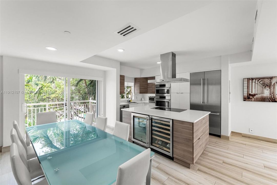 Active With Contract: $8,000 (2 beds, 3 baths, 1660 Square Feet)