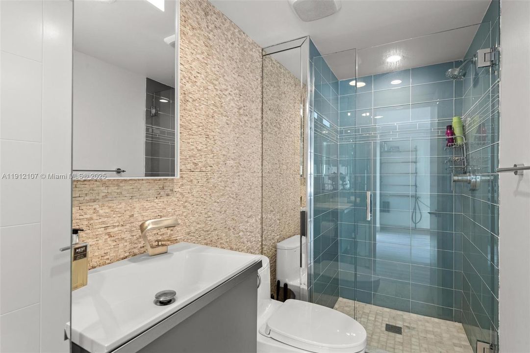 Active With Contract: $8,000 (2 beds, 3 baths, 1660 Square Feet)