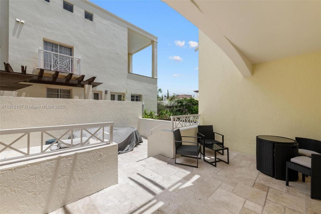 Active With Contract: $8,000 (2 beds, 3 baths, 1660 Square Feet)
