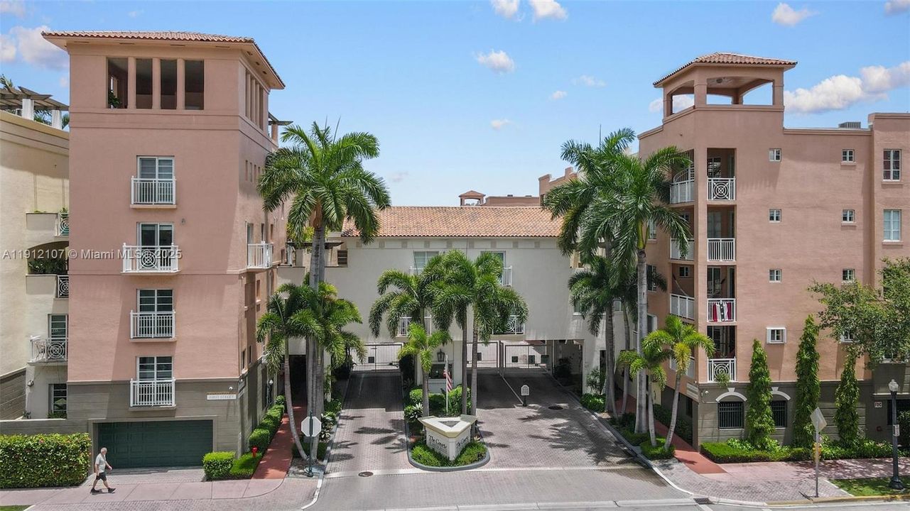 Active With Contract: $8,000 (2 beds, 3 baths, 1660 Square Feet)