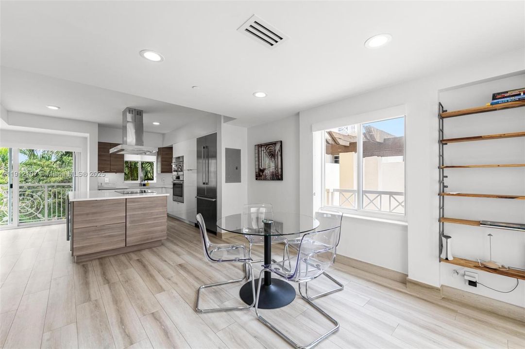 Active With Contract: $8,000 (2 beds, 3 baths, 1660 Square Feet)