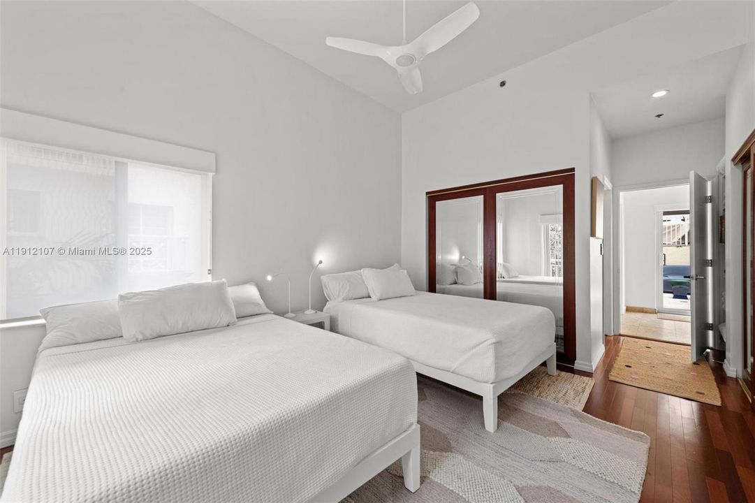 Active With Contract: $8,000 (2 beds, 3 baths, 1660 Square Feet)