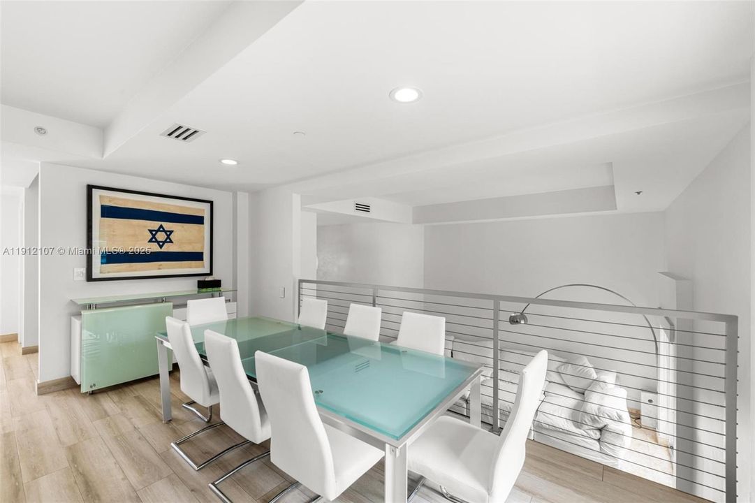 Active With Contract: $8,000 (2 beds, 3 baths, 1660 Square Feet)