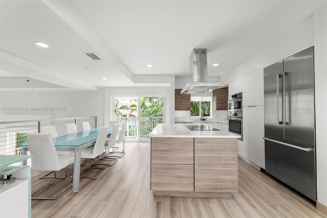 Active With Contract: $8,000 (2 beds, 3 baths, 1660 Square Feet)