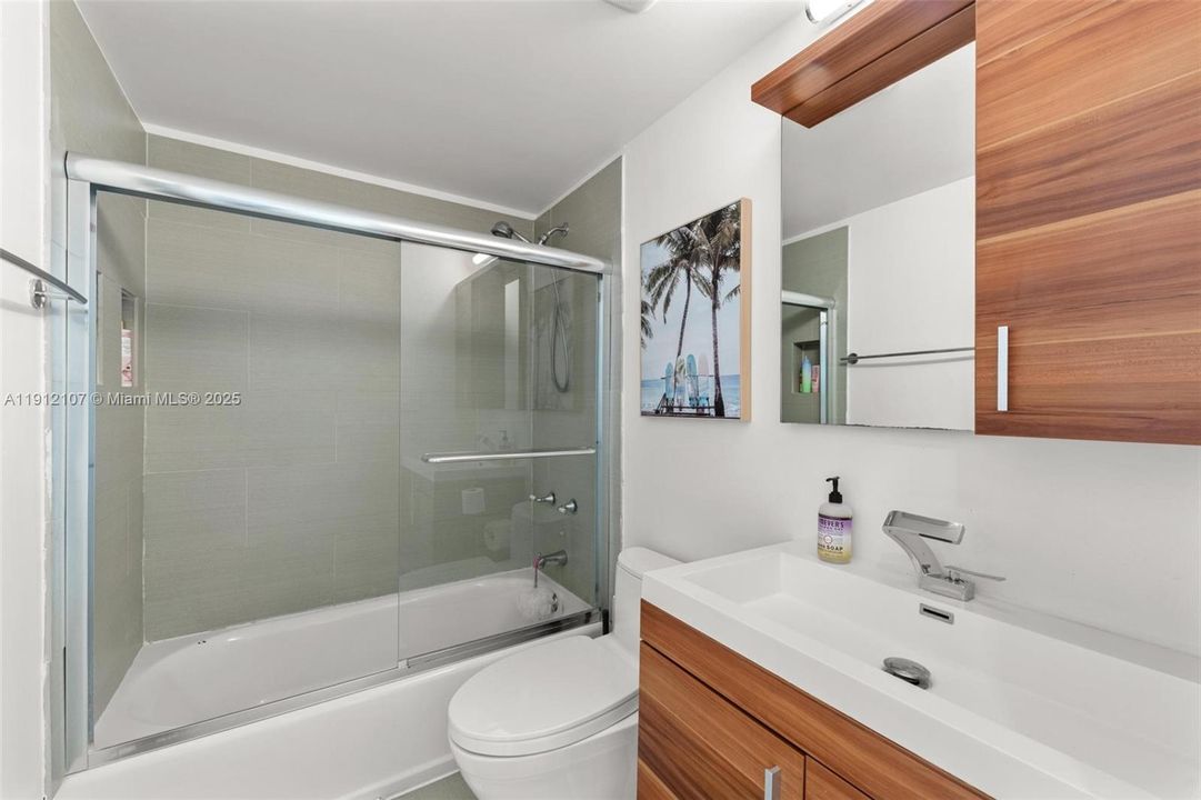 Active With Contract: $8,000 (2 beds, 3 baths, 1660 Square Feet)