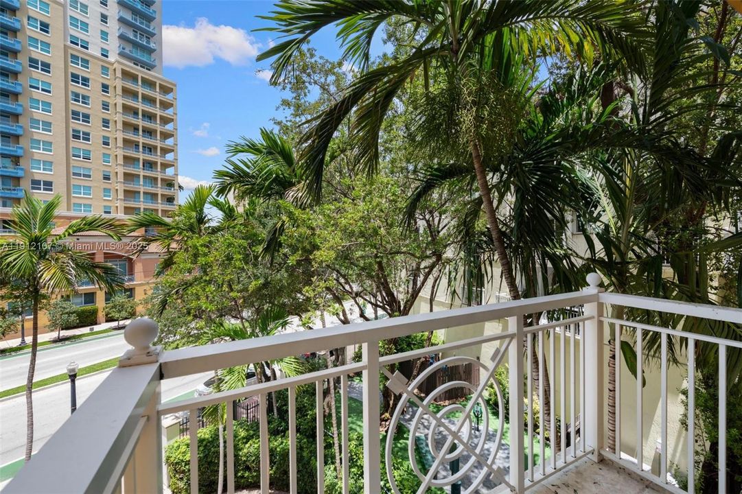 Active With Contract: $8,000 (2 beds, 3 baths, 1660 Square Feet)