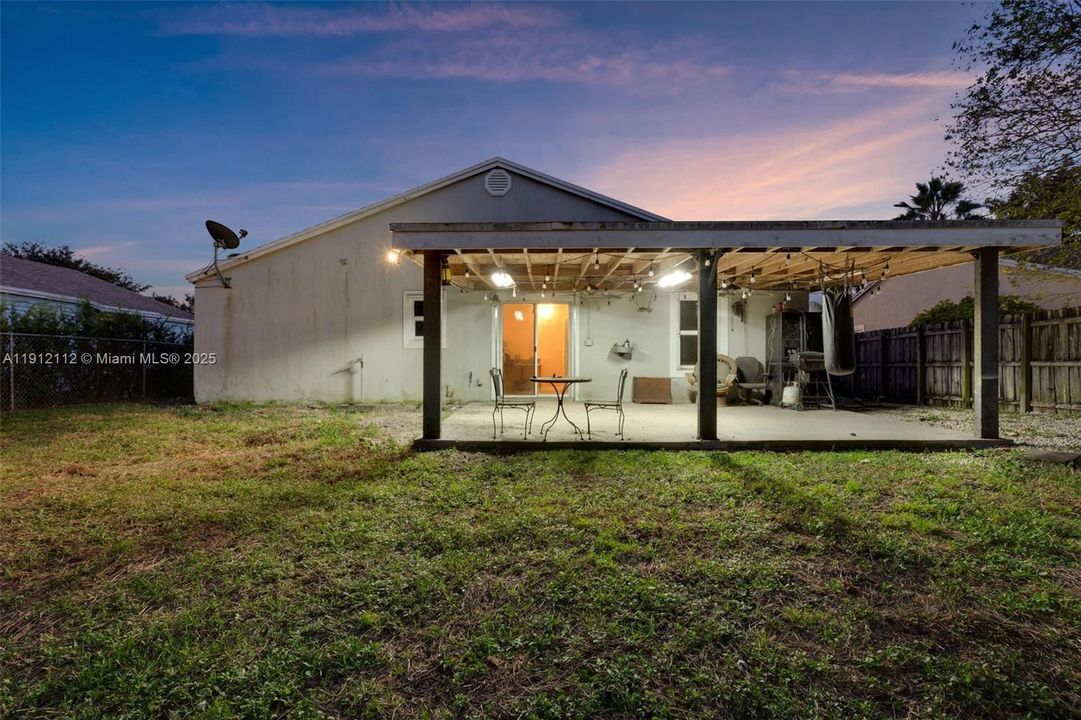 En Venta: $525,000 (3 camas, 2 baños, 1188 Pies cuadrados)