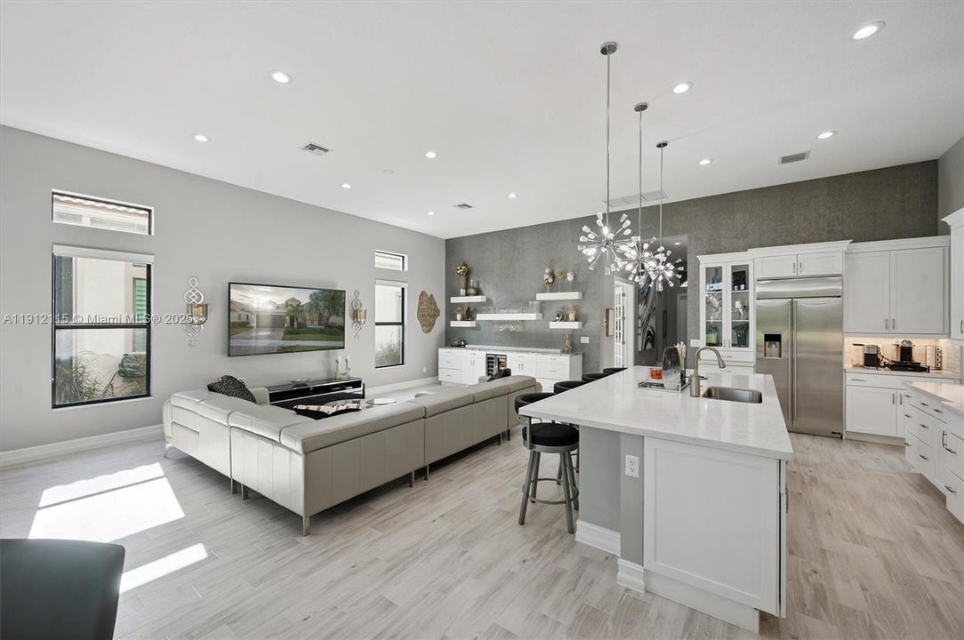 For Sale: $849,000 (3 beds, 2 baths, 2560 Square Feet)