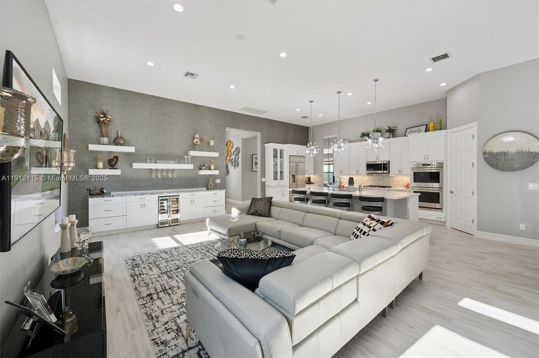 For Sale: $849,000 (3 beds, 2 baths, 2560 Square Feet)