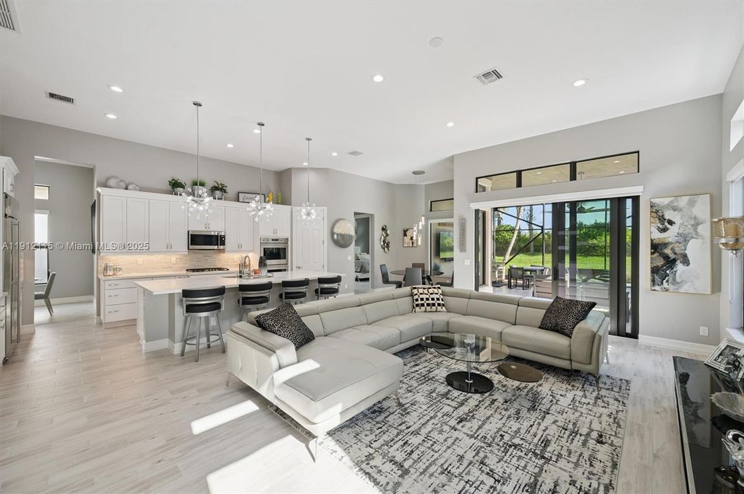 For Sale: $849,000 (3 beds, 2 baths, 2560 Square Feet)