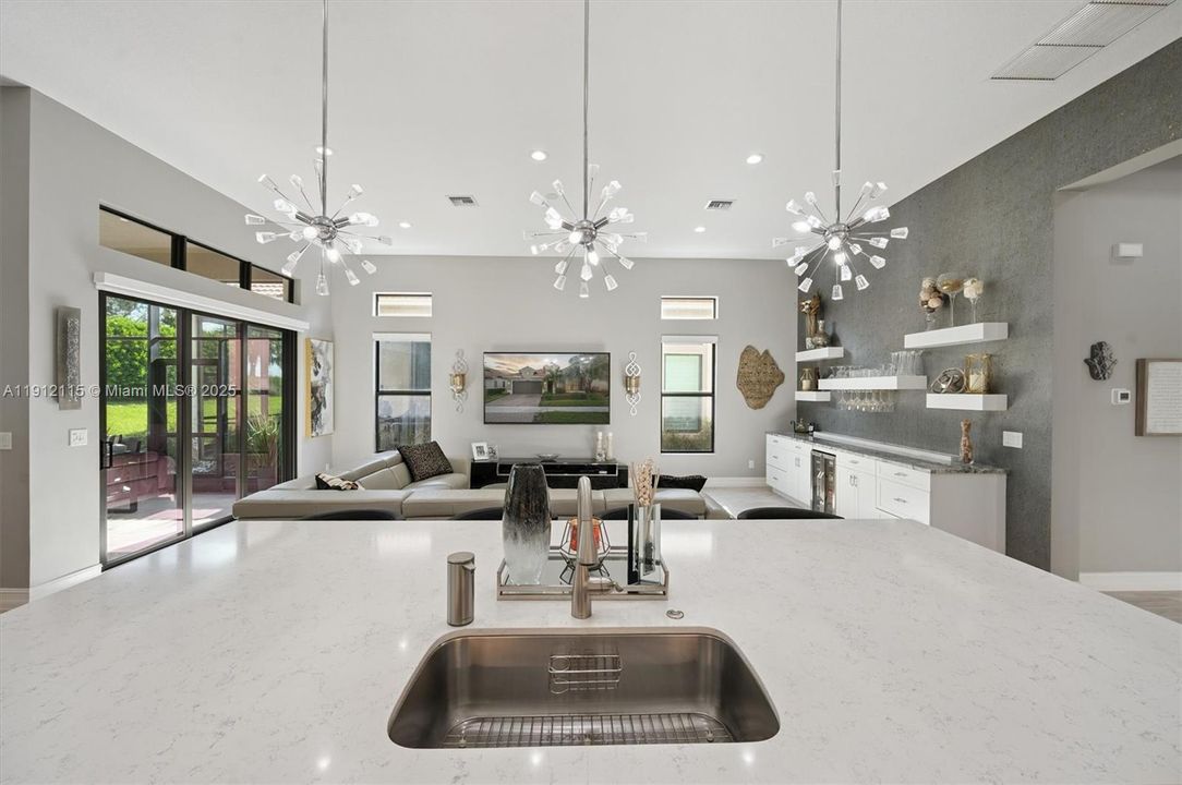 For Sale: $849,000 (3 beds, 2 baths, 2560 Square Feet)