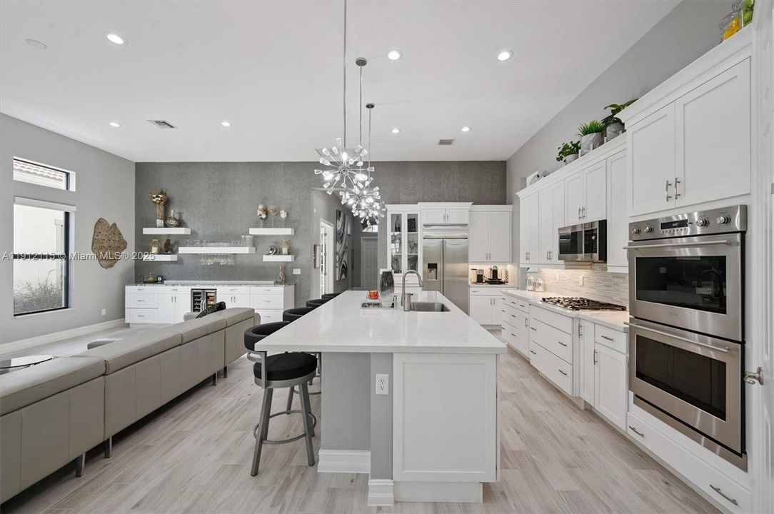 For Sale: $849,000 (3 beds, 2 baths, 2560 Square Feet)